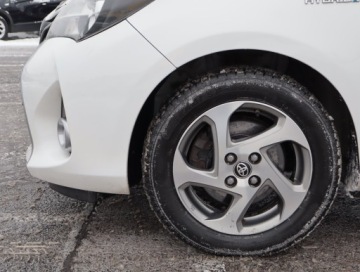 Toyota Yaris III Hatchback 5d Facelifting Hybrid 100KM 2016 Toyota Yaris 1.5 Hybrid, Serwis ASO, Automat, zdjęcie 13