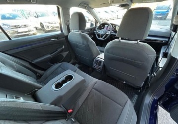 Volkswagen Golf VIII Variant 1.5 eTSI 150KM 2024 Volkswagen Golf Variant Pakiety, samochod jak nowy, ACC, ergoActive z mas, zdjęcie 8