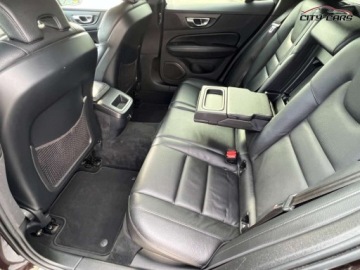 Volvo V60 I Kombi Facelifting 2.0 D3 DRIVE-E 150KM 2018 Volvo V60 2.0 Diesel 150KM LIFT Lakier w orygiale Bardzo zadbane, zdjęcie 24