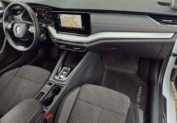 Skoda Octavia IV Kombi Plug-in 1.4 TSI iV Plug-In Hybrid 204KM 2021 Skoda Octavia 1.4iV PHEV 204KM Style DSG Kessy Virtual Podgrz.szybafotele, zdjęcie 9