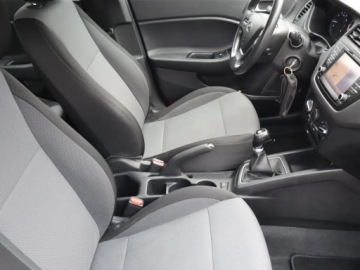 Hyundai i20 II Coupe 1.2 MPI 84KM 2017 Hyundai i20 1.2, Navi, Klima, Tempomat, Parktronic, zdjęcie 8
