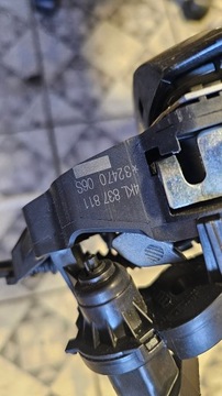 4KL837811 KLIKA LEVÝ PŘEDNÍ AUDI E-TRON