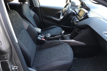 Peugeot 2008 I SUV 1.2 PureTech 110KM 2015 Peugeot 2008 1.2 PureTech, Salon Polska, zdjęcie 8