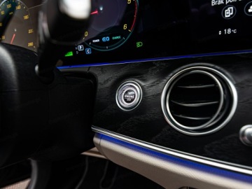 Mercedes Klasa E W213 Limuzyna Facelifting 2.0 220d 200KM 2022 MERCEDES-BENZ E Klasa 220 d 4-Matic 2.0 (200KM) 2022, zdjęcie 18