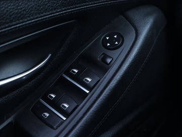 BMW Seria 5 F10-F11 Touring 520d 184KM 2012 BMW 5 520d, 181 KM, Automat, Skóra, Navi, Xenon, zdjęcie 19