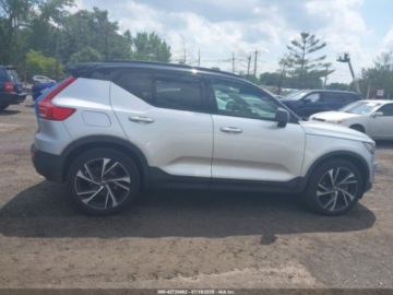 Volvo XC40 Crossover 2.0 T5 247KM 2019 Volvo XC 40 T5 Momentum 2019 2.0l 2.0 Benzyna 248KM, zdjęcie 6
