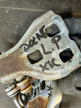 JEEP COMMANDER XK PANTY DVEŘE LEVÝ PŘEDNÍ HORNÍ SPODNÍ