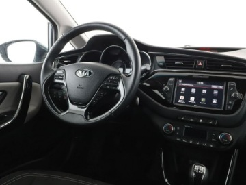 Kia Ceed II Kombi Facelifting 1.6 GDI 135KM 2017 Kia Cee'd Dream-Team navi kamera grzane fotele, zdjęcie 15