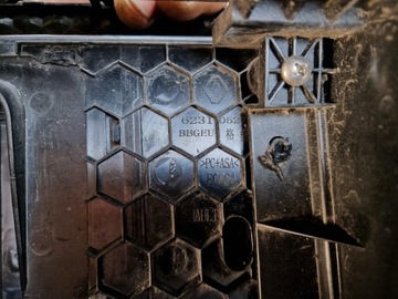 DACIA SPRING MŘÍŽKA MASKA LOGO ORIG!