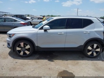 Volvo XC40 2020 Volvo XC 40 2020 VOLVO XC40 T4 MOMENTUM 2.0 Benzyna 187KM, zdjęcie 4