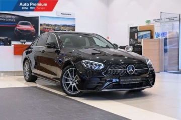 Mercedes Klasa E W213 Limuzyna Facelifting 2.0 E220d 194KM 2022 Mercedes-Benz Klasa E 220dFV23Reflektory LED StatyczneOswietlenie Ambiente