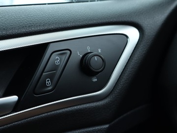 Volkswagen Golf VII Variant 1.6 TDI CR DPF BlueMotion Technology 90KM 2017 VW Golf 1.6 TDI, Salon Polska, Klima, Tempomat, zdjęcie 15
