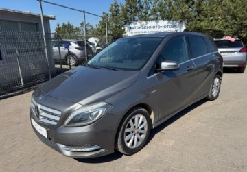 Mercedes Klasa B W246 Sports Tourer 180 CDI BlueEFFICIENCY 109KM 2012 Mercedes-Benz Klasa B 180 CDI 2012r automat bixenon LED Navi kamera