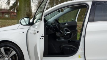 Peugeot 308 II SW 1.2 PureTech 130KM 2015 308 .. Panorama .. Ledy .. Nawigacja .. Kamera .. 2 x PDC .. Klimatronik ., zdjęcie 5