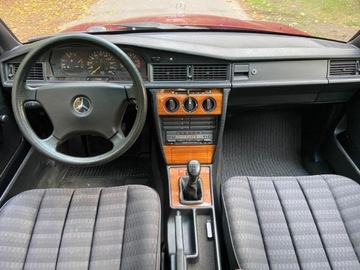 Mercedes 190 1.8 i 109KM 1993 Mercedes-Benz W201 (190) Mercedes Benz 190 1.8 Super Stan 1.8 Benzyna 109KM, zdjęcie 21