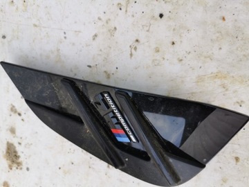 Значок на крыле BMW M4 Competition G22 G82