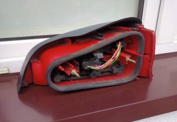 PEUGEOT 106 SVĚTLO LEVÝ ZADNÍ