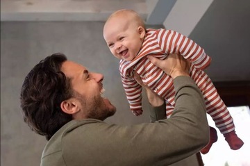 ПОДАРОЧНЫЙ НАБОР AVENT NATURAL RESPONSE: 4 БУТЫЛОЧКИ + соски 0M+ ЩЕТКА