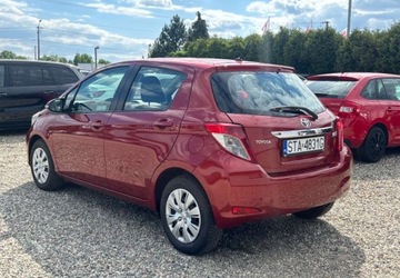 Toyota Yaris III Hatchback 5d 1.33 Dual VVT-i 99KM 2013 Toyota Yaris samochod krajowy 1.3 Benzyna 99KM, zdjęcie 2