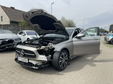 Mercedes Klasa E W214 Sedan 2.0 220d 197KM 2023 Mercedes E 220 PL AMG Diesel 4Matic Kamera Skóra, zdjęcie 2