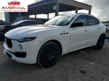 Maserati Levante 2022 Maserati Levante Base 2022 3.0l 3.0 Benzyna 345KM
