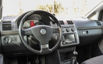 Volkswagen Touran I 2.0 TDI 140KM 2007 Volkswagen Touran Cross 2,0TDI Lift 7-osobowy 2.0 Diesel 140KM, zdjęcie 9