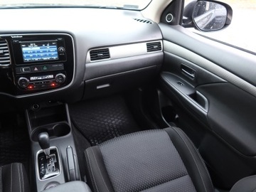 Mitsubishi Outlander III SUV Facelifting 2015 2.0 MIVEC 150KM 2016 Mitsubishi Outlander 2.0, Salon Polska, zdjęcie 7