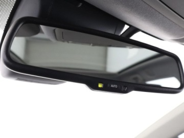 Toyota Auris II Touring Sports Facelifting 1.8 Hybrid 136KM 2015 Toyota Auris lift navi kamera panorama hak, zdjęcie 34