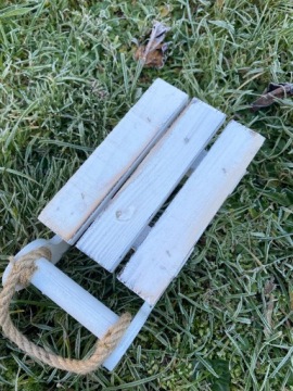 БЕЛЫЕ деревянные САНКИ, РОЖДЕСТВЕНСКОЕ украшение, 22 см, МАЛЕНЬКИЕ, № 1.