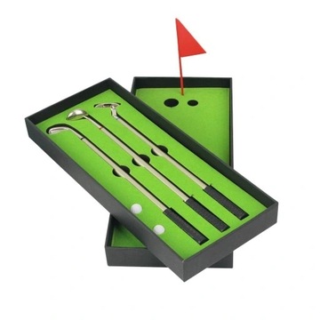 Сцена тренировки по мини-гольфу Креативные любители гольфа