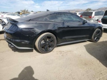 Ford Mustang VI 2021 Ford Mustang 2021, 5.0L, GT, porysowany lakier 5.0 Benzyna 435KM, zdjęcie 3