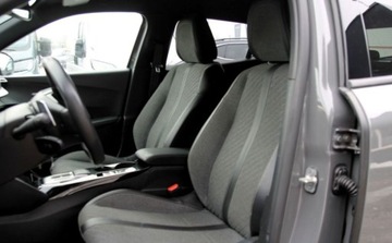 Peugeot 2008 II SUV 1.2 PureTech 130KM 2023 Peugeot 2008 PureTech 130 Allure SS EAT8 2023 Polift SalonPLGwarancja od, zdjęcie 16