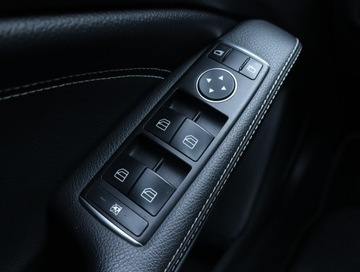 Mercedes GLA I Off-roader 1.6 180 122KM 2016 Mercedes GLA GLA 180, Salon Polska, Serwis ASO, zdjęcie 17