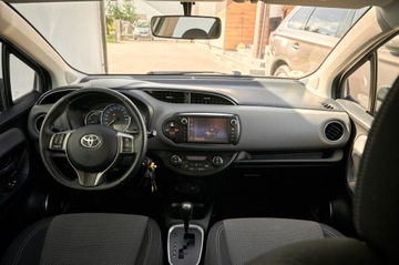 Toyota Yaris III 2015 Toyota Yaris Hybrid 1.5 VVT-i KAMERA zarejestrowany w Polsce, zdjęcie 29