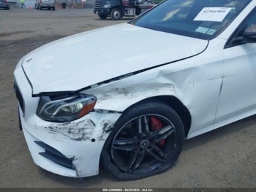 Mercedes Klasa E W213 2018 Mercedes-Benz Klasa E 2018 MERCEDES-BENZ E 300 4MATIC 2.0 Benzyna 241KM, zdjęcie 5