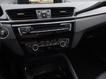 BMW X1 F48 2016 BMW X1 sDrive16d, Skóra, Navi, Klima, Klimatronic, zdjęcie 17