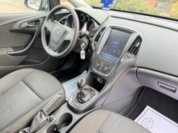 Opel Astra J Hatchback 5d 1.4 Twinport ECOTEC 100KM 2011 Opel Astra 1.4 100KM Klima 1-reka Gotowy do jazdy 1.4 Benzyna 100KM, zdjęcie 10