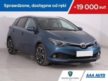 Toyota Auris II Hatchback 5d Facelifting 1.6 Valvematic 132KM 2015 Toyota Auris 1.6 Valvematic, Salon Polska