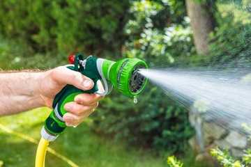 Zraszacz pistoletowy 9-funkcyjny VERTO 15G702