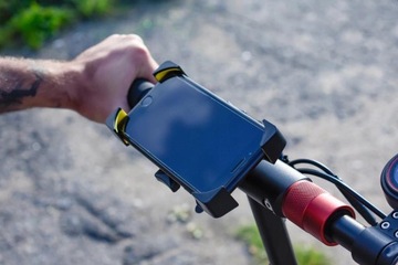 САМОЗЖИМНЫЙ ДЕРЖАТЕЛЬ ВЕЛОСИПЕДА ДЛЯ МОБИЛЬНОГО ТЕЛЕФОНА
