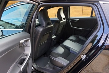 Volvo V60 I Kombi Facelifting 2.0 D4 DRIVE-E 190KM 2018 VOLVO V60 D4 190KM GEARTRONIC R-DESIGN, CZARNA PERŁA, BI-XENON, ALCANTARA !, zdjęcie 13