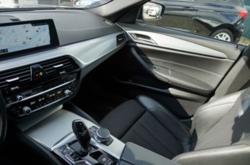 BMW Seria 5 G30-G31 Limuzyna 520d 190KM 2017 BMW Seria 5 2.0 Diesel 190 KM, 4x4, Navi, Kamera, LED, Polskora, Hak, GWAR, zdjęcie 25