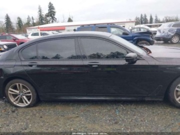 BMW Seria 7 G11-G12 2016 BMW Seria 7 2016 BMW 750I XDRIVE 4.4 Benzyna 445KM, zdjęcie 15