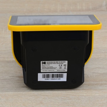 Поврежденный сканер пленок и слайдов KODAK Slide N SCAN с 5-дюймовым ЖК-экраном