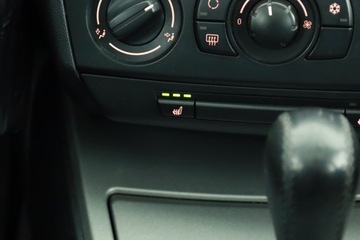 BMW Seria 1 E81/E87 Hatchback 5d E87 2.0 118i 129KM 2005 BMW 1 118i, GAZ, Automat, Klima, zdjęcie 8