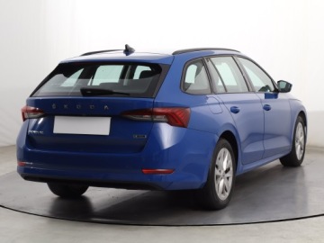 Skoda Octavia IV Liftback 1.0 TSI EVO 110KM 2022 Skoda Octavia 1.0 TSI e-tec, Salon Polska, zdjęcie 4