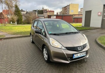 Honda Jazz III 1.2 i-VTEC 90KM 2013 Honda Jazz Sprowadzona Zarejestrowana.klima. 1.2 Benzyna 90KM, zdjęcie 3