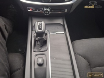 Volvo V60 II  Kombi 2.0 D3 150KM 2019 Volvo V60 2,0 d 150KM automat kamera elektryka alu wspomaganie oplacony, zdjęcie 14