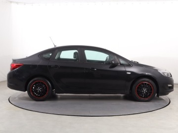 Opel Astra J Sedan 1.6 Twinport ECOTEC 115KM 2015 Opel Astra 1.6 16V, Salon Polska, GAZ, Klima, zdjęcie 5