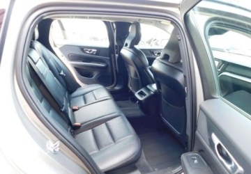 Volvo V60 II  Kombi 2.0 D3 150KM 2019 Volvo V60 z Gwarancja Kamera Model 2020r 2.0 Diesel 150KM, zdjęcie 13